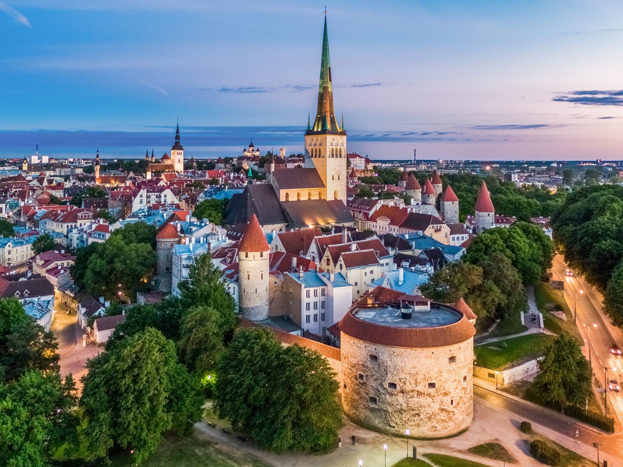 Stare Miasto w Tallinnie pod śniegiem